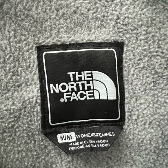 Women North Face Jacket ❄️ - Picture 3 of 3